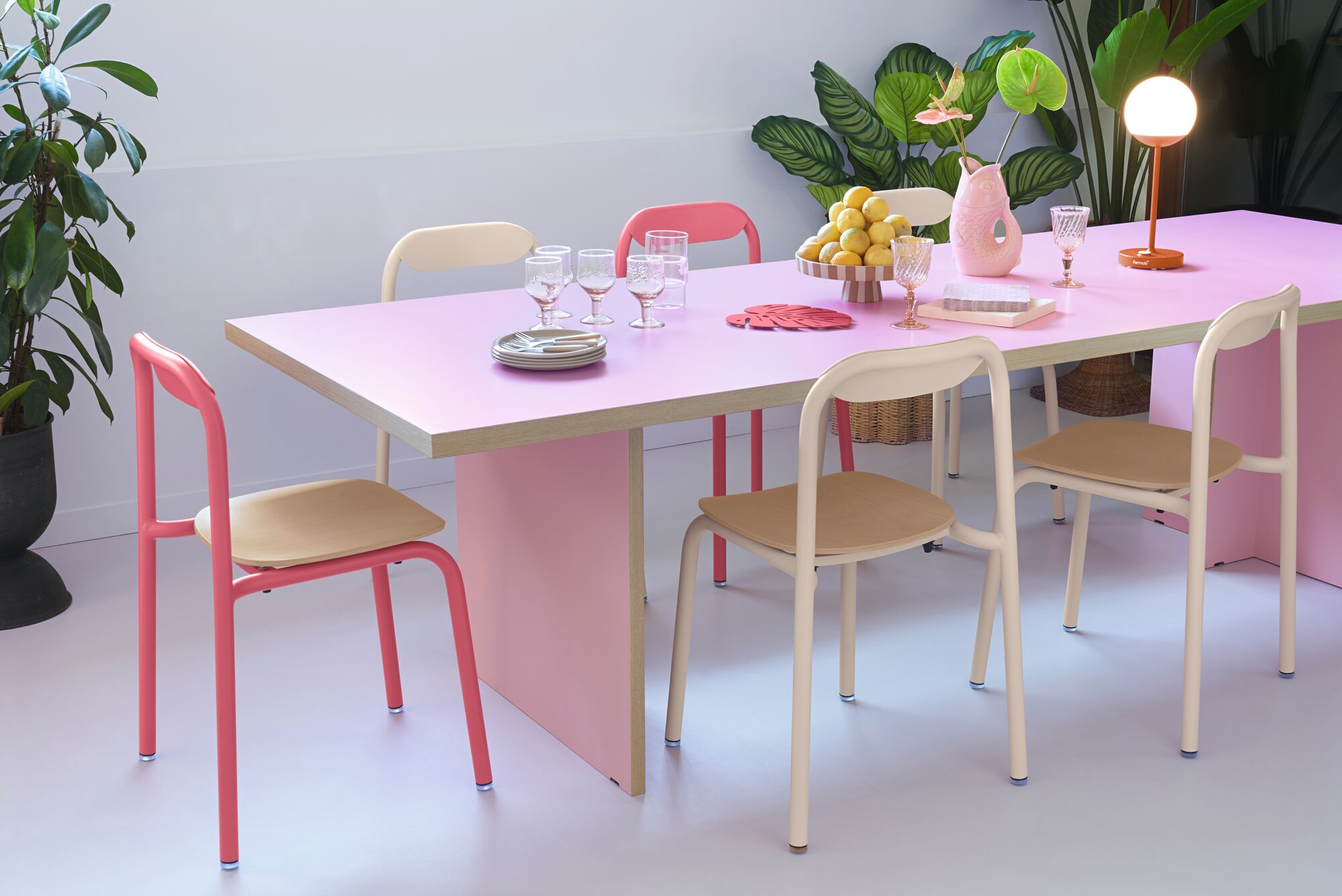 Rosalie: el nuevo rosa de Fermob que invita a ver la vida de color de rosa