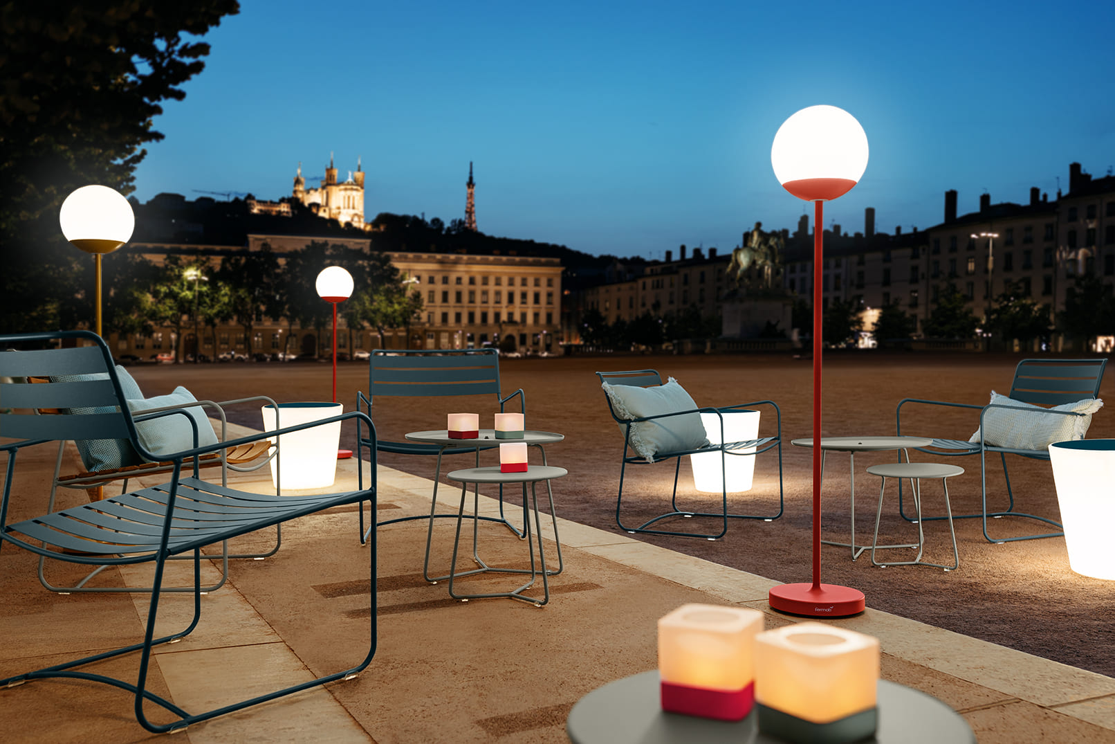Iluminación Fermob: el toque mágico para tus terrazas de verano