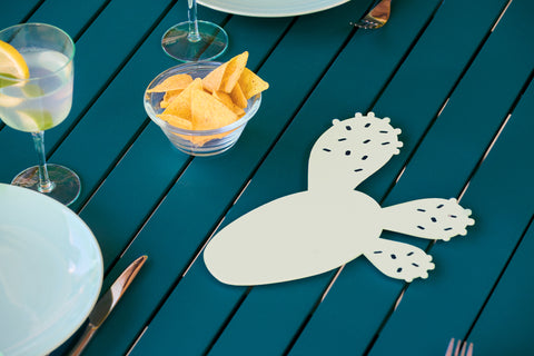 Salvamanteles metálico de la marca francesa FERMOB en Rincón del Mueble RDM Madrid España online Cactus