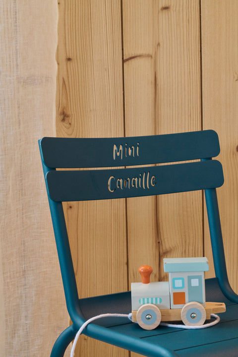 Silla LUXEMBOURG KID CANAILLE de la marca francesa Fermob. Comprar Fermob online. Rincón del Mueble