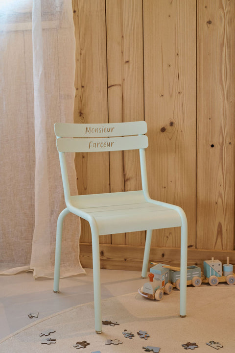 Silla LUXEMBOURG KID FARCEUR de la marca francesa Fermob. Comprar Fermob online. Rincón del Mueble