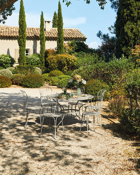 Mesa Ø96 cm OPERA+ de la marca francesa Fermob. Comprar Fermob online. Rincón del Mueble