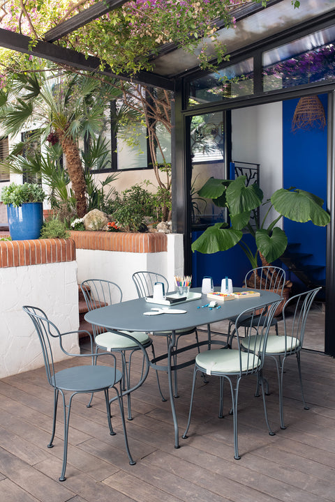 Mesa ovalada 160 x 90 cm OPERA+ de la marca francesa Fermob. Comprar Fermob online. Rincón del Mueble