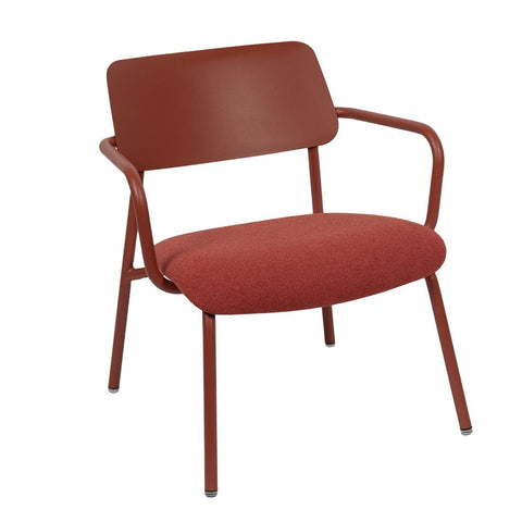 Sillon bajo de tela STUDIE de la marca fermob. comprar online en rincon del mueble.  RDM madrid