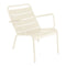 Sillón bajo con reposabrazos LUXEMBOURG. Fermob online. Rincón del Mueble