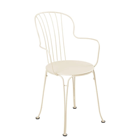 Silla con reposabrazos OPERA+ de la marca francesa Fermob. Comprar Fermob online. Rincón del Mueble
