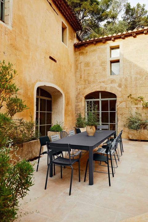 Mesa XL con tres módulos extensibles RIBAMBELLE de 149/299 X 100 cm de la marca francesa Fermob. Comprar Fermob online. Rincón del Mueble