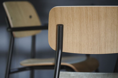 Silla de roble con reposabrazos STUDIE Fermob Rincón del Mueble