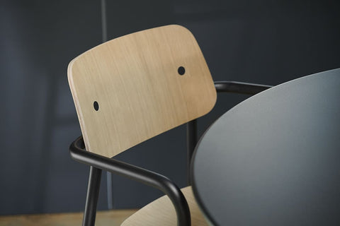 Silla de roble con reposabrazos STUDIE Fermob Rincón del Mueble