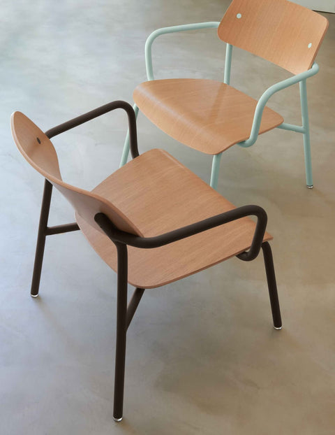 Silla de roble con reposabrazos STUDIE