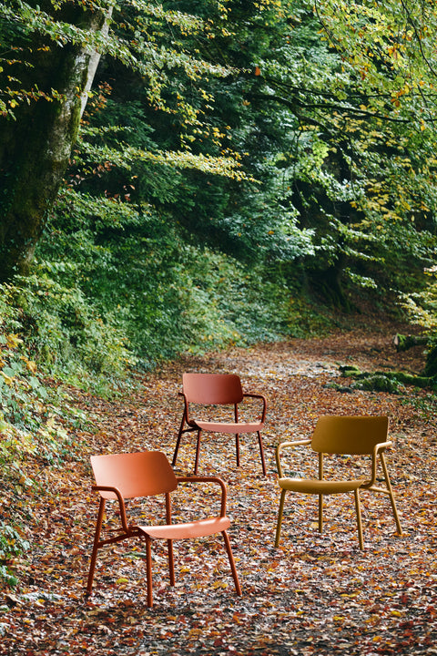 Sillón bajo con reposabrazos STUDIE