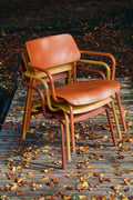 Sillón bajo con reposabrazos STUDIE