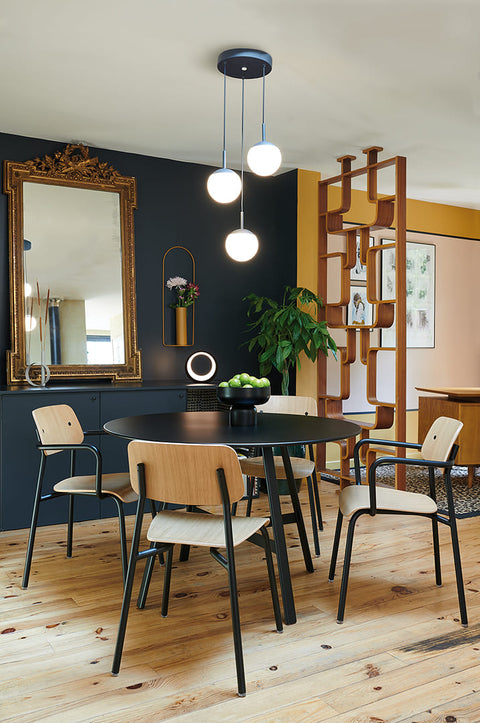 Silla de roble con reposabrazos STUDIE Fermob Rincón del Mueble