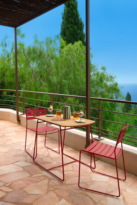 Mesa de teca SURPRISING de acero y teca de la marca Fermob. comprar online en ricon del mueble