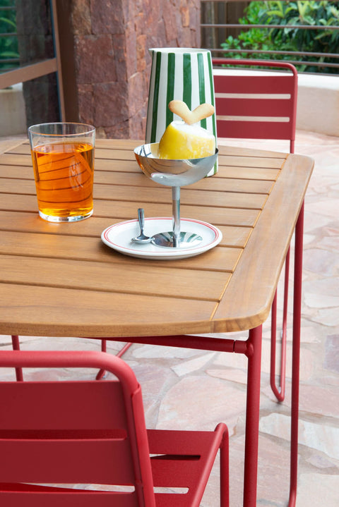 Mesa de teca SURPRISING de acero y teca de la marca Fermob. comprar online en ricon del mueble