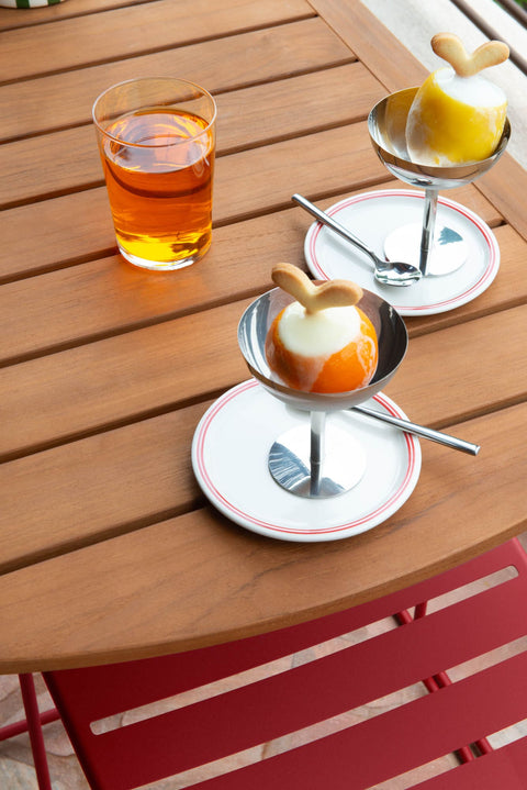 Mesa de teca SURPRISING de acero y teca de la marca Fermob. comprar online en ricon del mueble