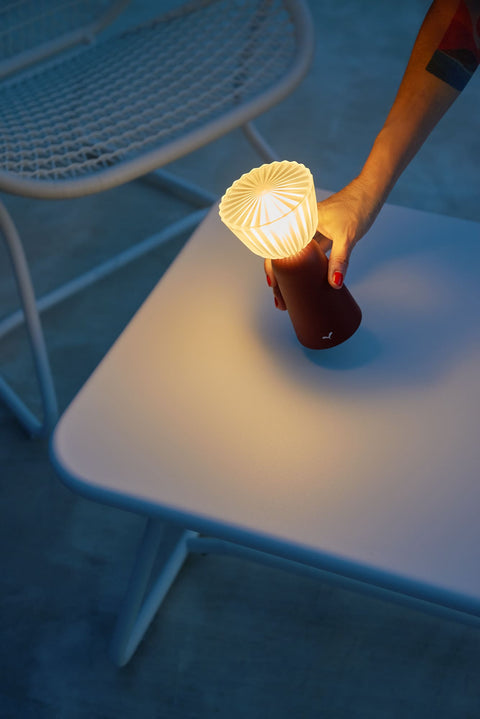 Lámpara de exterior.  Fermob. Rincón del Mueble. SWIING. Iluminación 