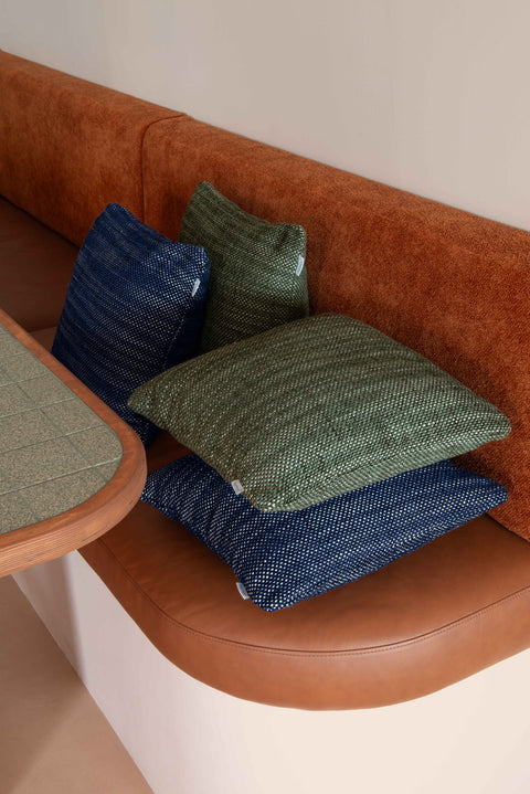 Cojin VIBRATION Rythmo 44x44cm de la marca francesa fermob. comprar online en rincon del mueble