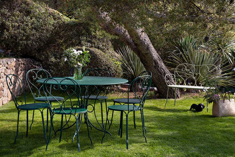 Mesa Ø 117 cm 1900 de la marca francesa Fermob. Comprar Fermob online. Rincón del Mueble