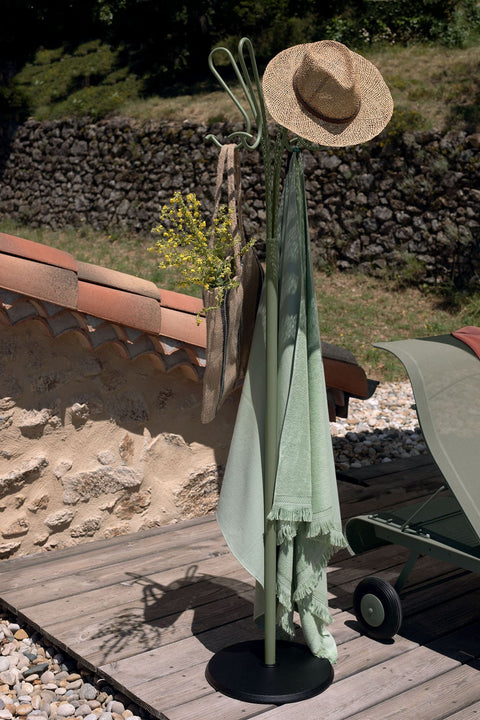 Perchero ACCROCHE COEURS de la marca francesa Fermob. Comprar Fermob online. Rincón del Mueble