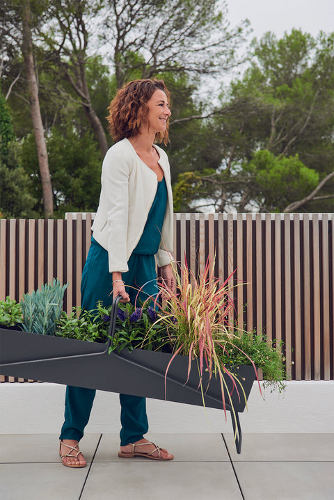Jardinera alargada BASKET de la marca francesa Fermob. Comprar online Fermob. Rincón del Mueble
