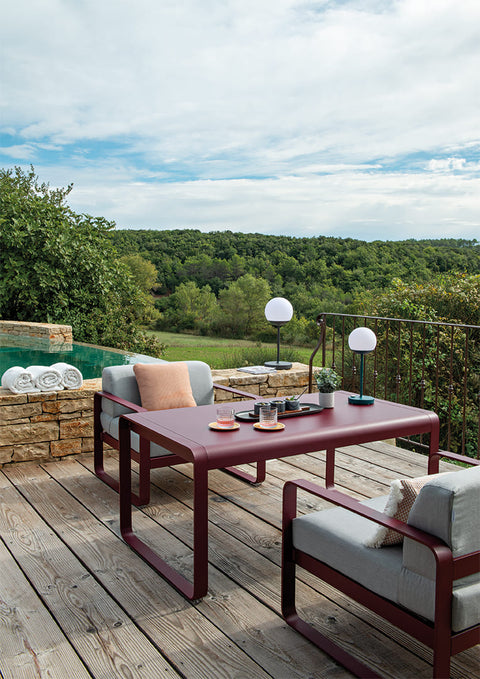 Mesa altura media BELLEVIE de 64 x 80 x 140 cm de la marca francesa Fermob. Comprar Fermob online. Rincón del Mueble