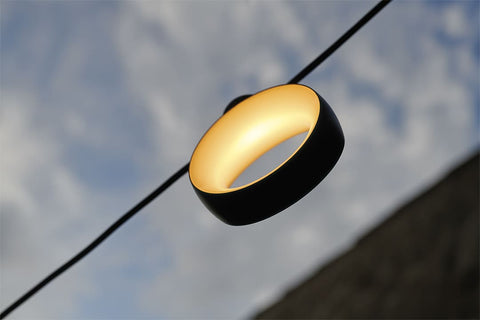 Guirnalda de luces exteriores HOOP de la marca Fermob. Comprar Fermob online