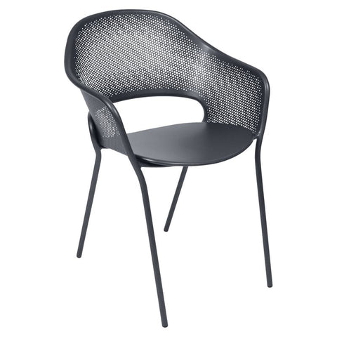 Silla con reposabrazos KATE de la marca FERMOB en Rincón del Mueble RDM Madrid España