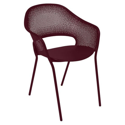 Silla con reposabrazos KATE de la marca FERMOB en Rincón del Mueble RDM Madrid España