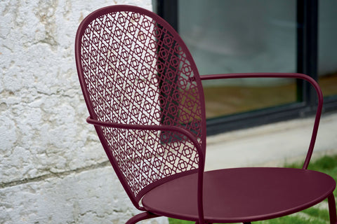 Sillón bajo con reposabrazos LORETTE. Comprar mobiliario online de Fermob en Rincón del Mueble RDM Madrid España