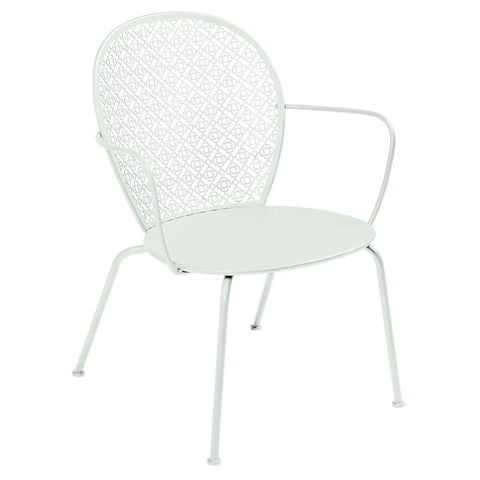 Sillón bajo con reposabrazos LORETTE. Comprar mobiliario online de Fermob en Rincón del Mueble RDM Madrid España