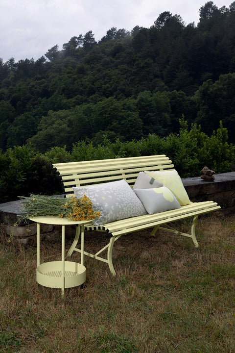 Banco LOUISIANE para 3 personas de la marca francesa Fermob. Comprar Fermob online. Rincón del Mueble