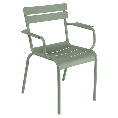 Silla con reposabrazos LUXEMBOURG de la marca francesa Fermob. Comprar Fermob online. Rincón del Mueble