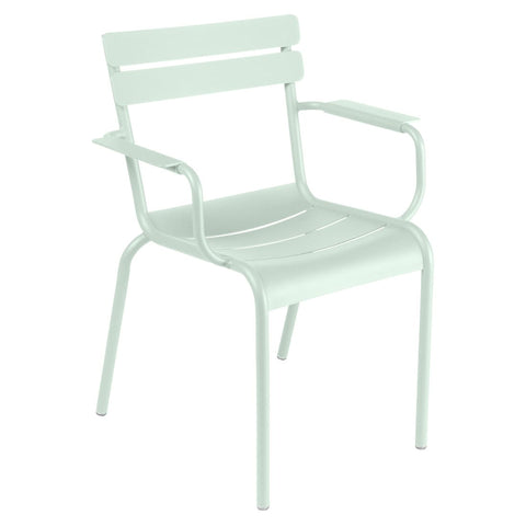 Silla con reposabrazos LUXEMBOURG de la marca francesa Fermob. Comprar Fermob online. Rincón del Mueble