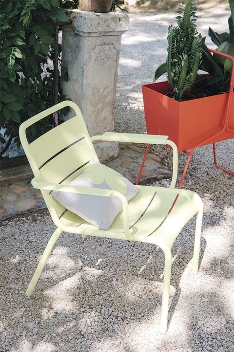 Cojín de exterior TRÈFLE de 44 x 30 cm de la marca Fermob. Comprar Fermob online. Rincón del Mueble