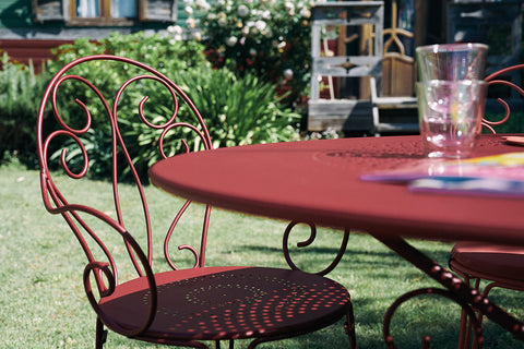 Silla con reposabrazos MONTMARTRE, comprar online mobiliario de la marca FERMOB en Rincón del Mueble RDM Madrid España