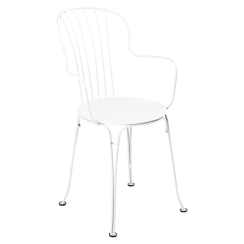 Silla con reposabrazos OPERA+ de la marca francesa Fermob. Comprar Fermob online. Rincón del Mueble