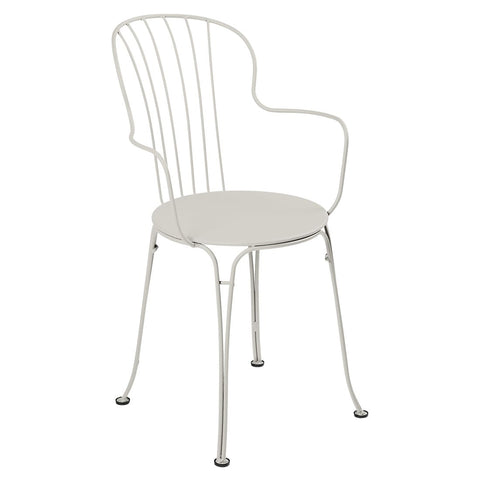 Silla con reposabrazos OPERA+ de la marca francesa Fermob. Comprar Fermob online. Rincón del Mueble