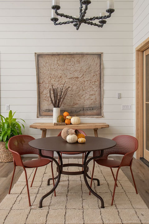 Silla con reposabrazos KATE de la marca FERMOB en Rincón del Mueble RDM Madrid España