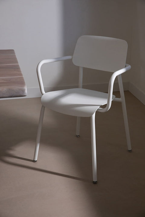 Silla con reposabrazos de la marca francesa Fermob en Rincón del Mueble RDM Madrid España