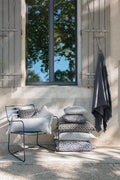 Cojín de exterior EVASION de 44 x 44 cm de la marca Fermob. Comprar Fermob online. Rincón del Mueble