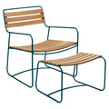 Conjunto de sillón bajo con reposabrazos y reposapiés de teca SURPRISING de la marca francesa Fermob. Comprar Fermob online. Rincón del Mueble