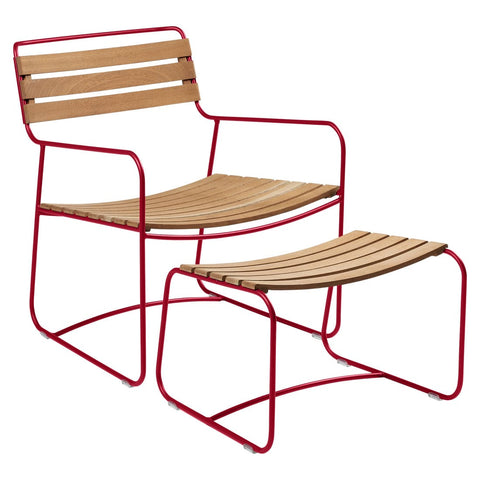 Conjunto de sillón bajo con reposabrazos y reposapiés de teca SURPRISING de la marca francesa Fermob. Comprar Fermob online. Rincón del Mueble