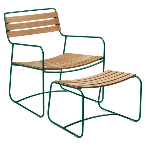 Conjunto de sillón bajo con reposabrazos y reposapiés de teca SURPRISING de la marca francesa Fermob. Comprar Fermob online. Rincón del Mueble