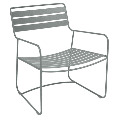 Conjunto de sillón bajo con reposabrazos y reposapiés SURPRISING de la marca francesa Fermob. Comprar Fermob online. Rincón del Mueble