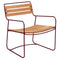 Sillón bajo con reposabrazos de teca SURPRISING de la marca francesa Fermob. Comprar Fermob online. Rincón del Mueble