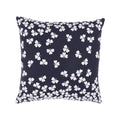 Cojín de exterior TRÈFLE de 44 x 44 cm de la marca Fermob. Comprar Fermob online. Rincón del Mueble