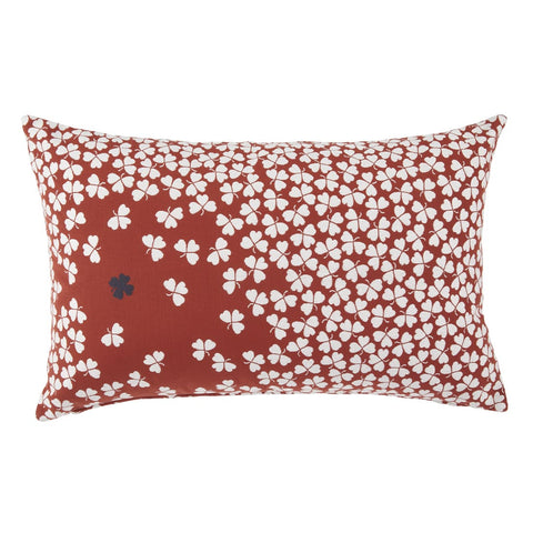 Cojín de exterior TRÈFLE de 68 x 44 cm de la marca Fermob. Comprar Fermob online. Rincón del Mueble